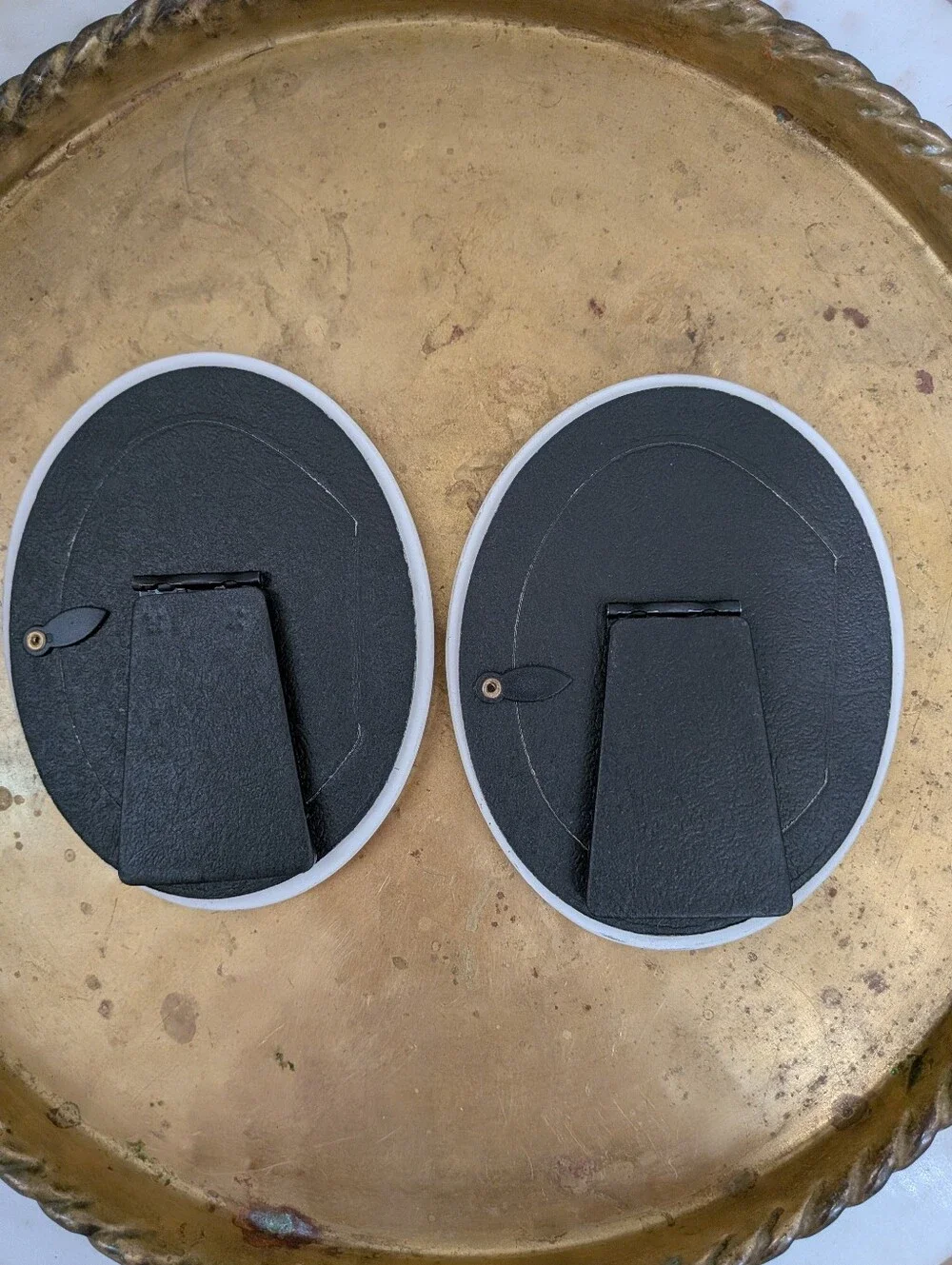 (2) Vintage Remembrances White Ceramic Oval Frames 2.5